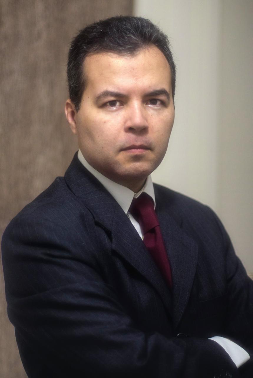Dr. Sérgio Lopes Viana